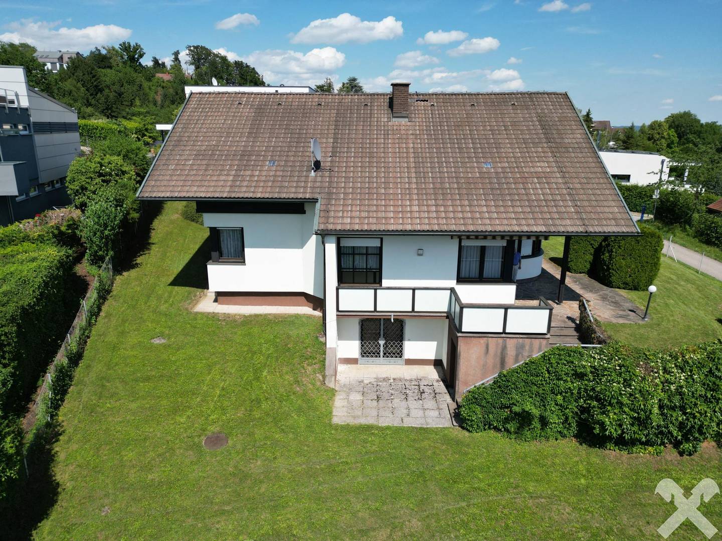 Einfamilienhaus mit Panoramablick und Sonnenausrichtung