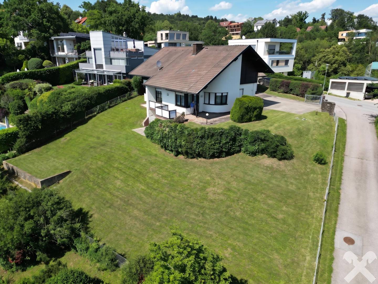 Einfamilienhaus mit Panoramablick und Sonnenausrichtung