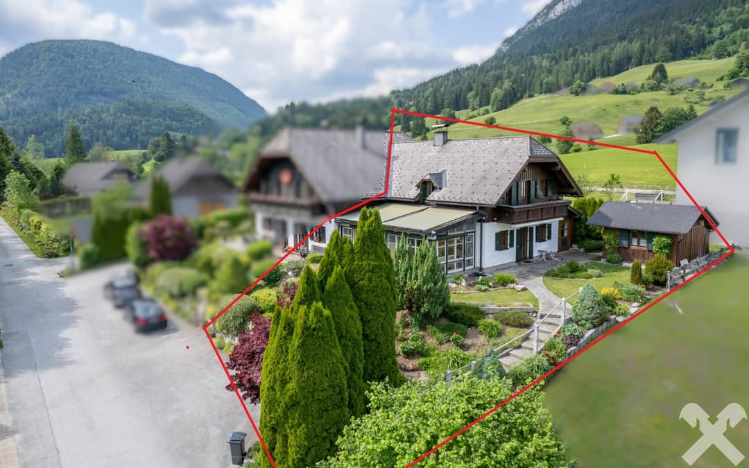 Semi-detached house with winter garden and mountain view