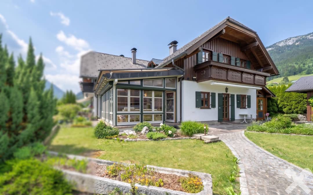 Außenansicht mit Wintergarten