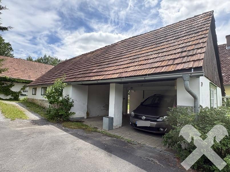 Nebengebäude 1 mit Doppelgarage