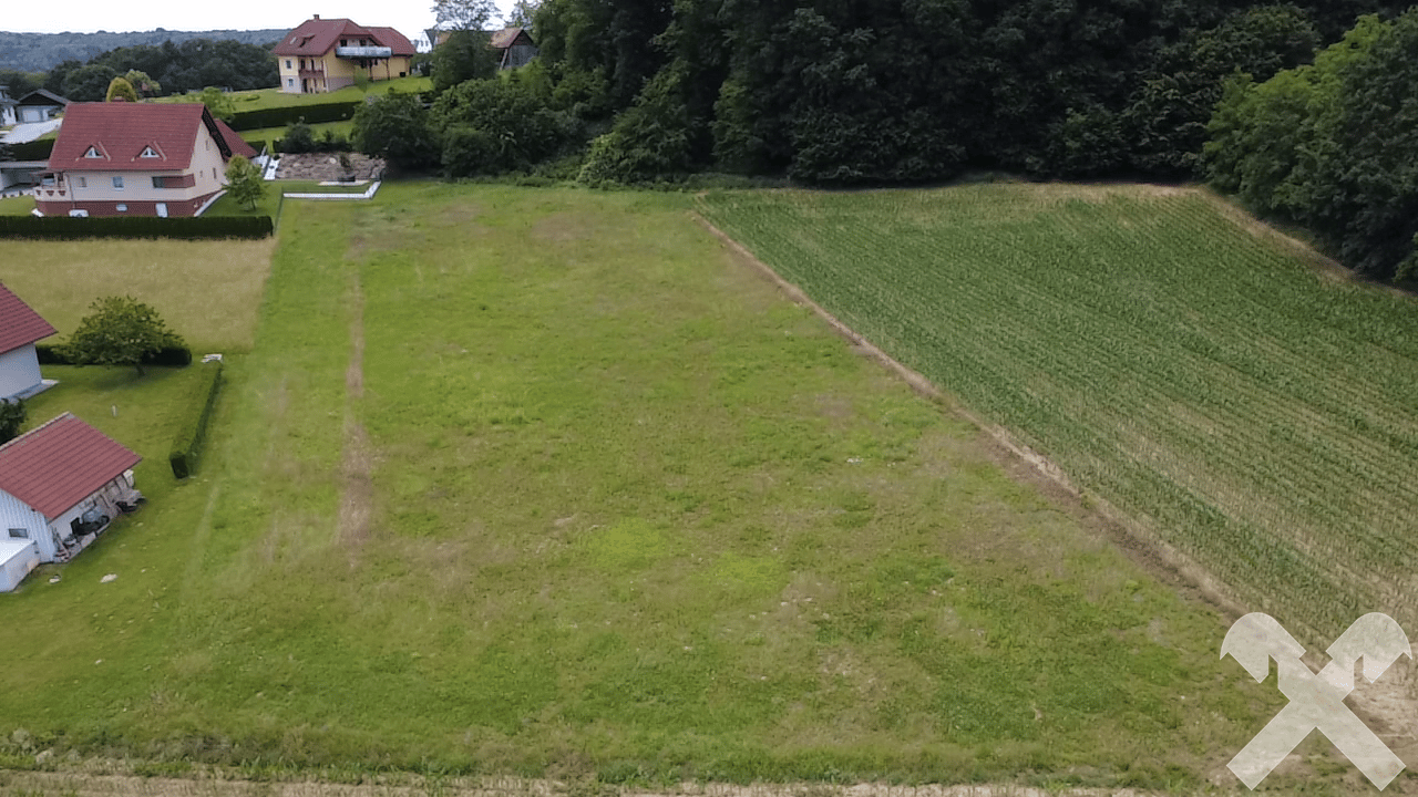 Teilbares Baugrundstück mit Anschlüssen in ruhiger Lage