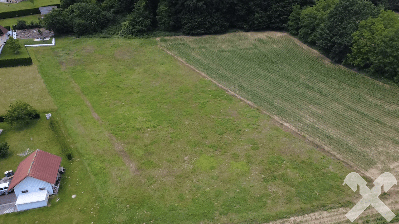Teilbares Baugrundstück mit Anschlüssen in ruhiger Lage