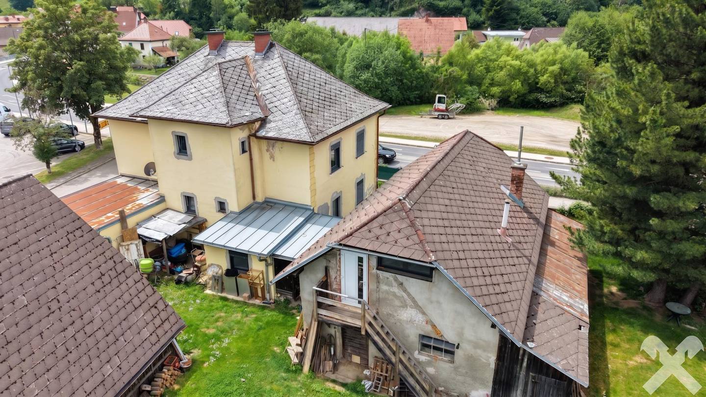 Einfamilienhaus mit Nebengebäude und Stallung in Friesach