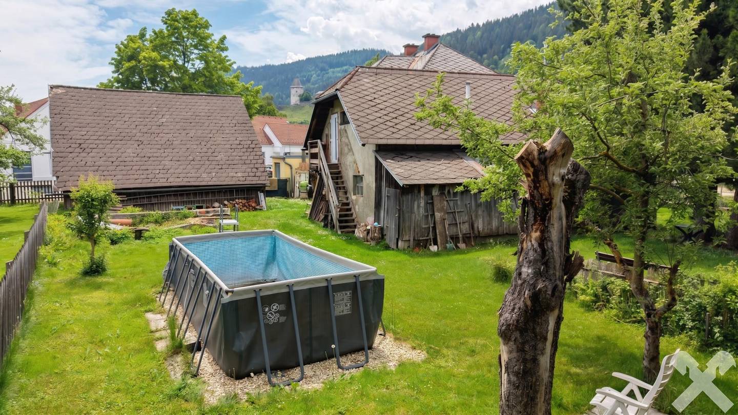 Einfamilienhaus mit Nebengebäude und Stallung in Friesach