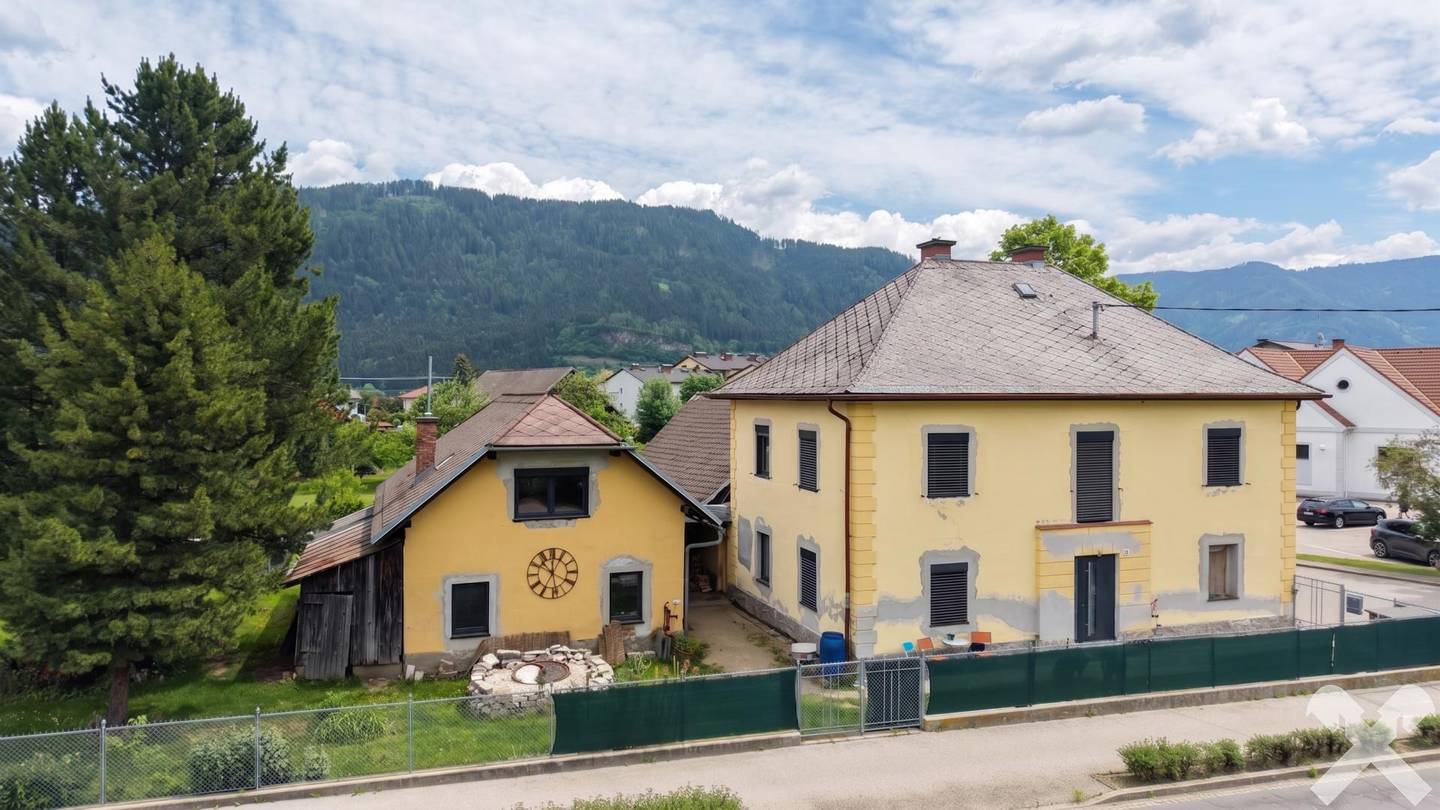 Einfamilienhaus mit Nebengebäude und Stallung in Friesach
