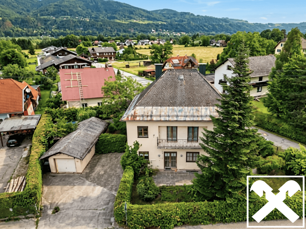 Einfamilienhaus mit Pool und Garten in naturnaher Lage