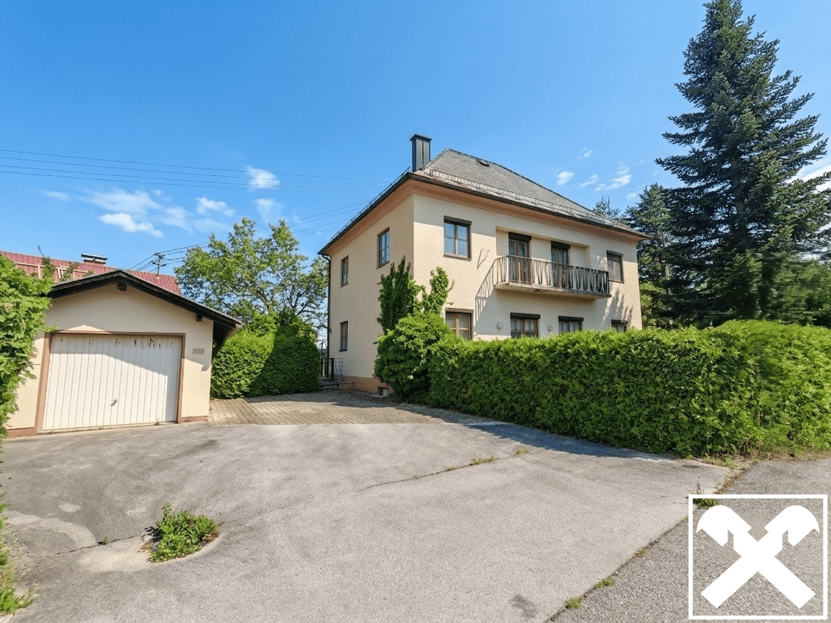 Einfamilienhaus mit Pool und Garten in naturnaher Lage