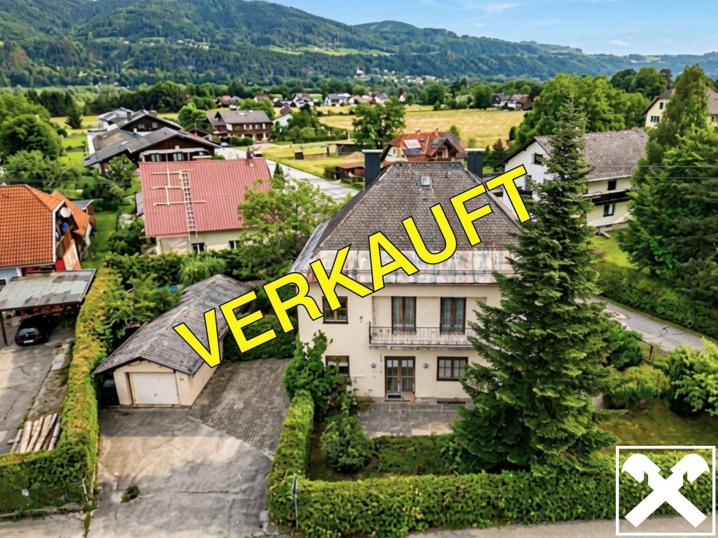 Einfamilienhaus mit Pool und Garten in naturnaher Lage