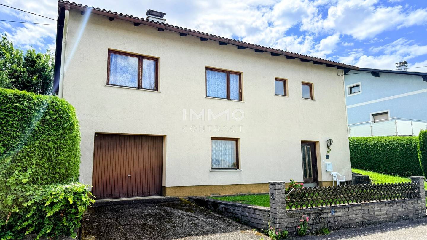Einfamilienhaus mit Garten auf großem Grundstück