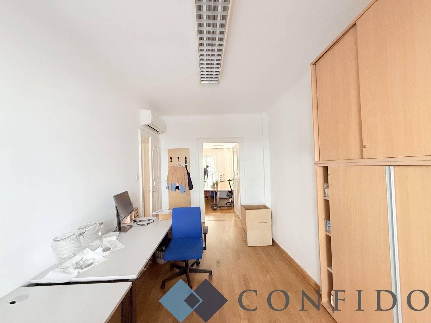 Helles 2 Zimmer Büro am Heumarkt im Altbau