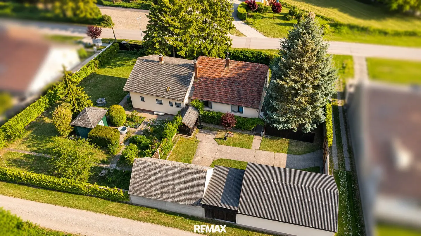 Gepflegtes Einfamilienhaus mit 1.439 m² Grundstück & Nebengebäude