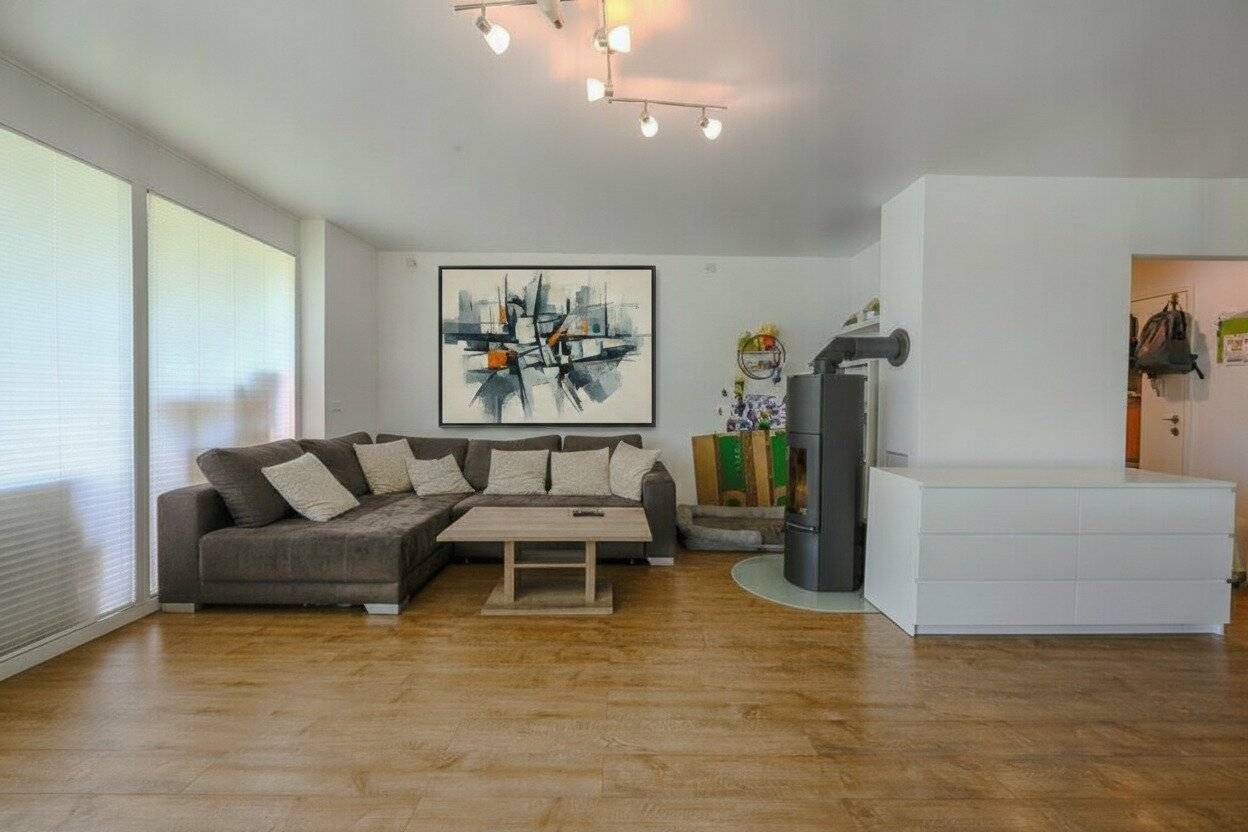 Bright garden apartment with terrace and Swedish stove