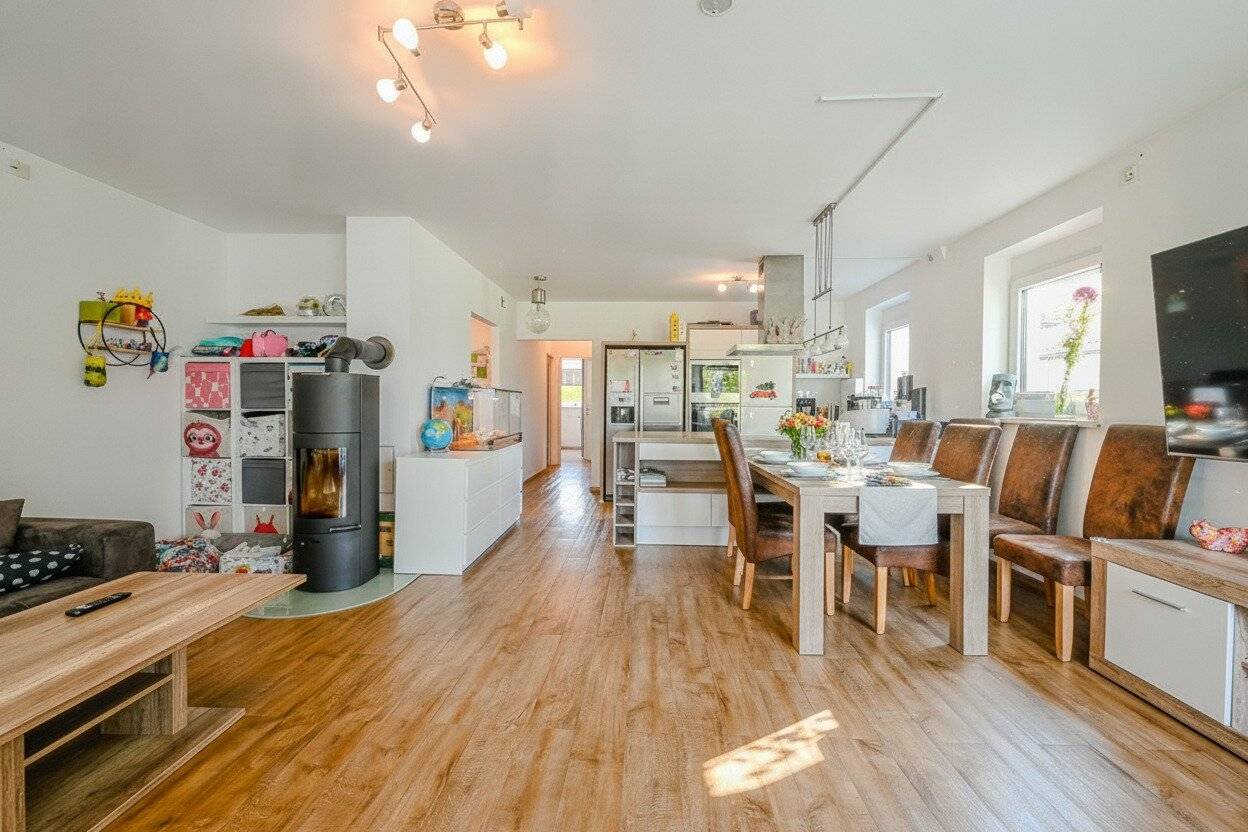 Bright garden apartment with terrace and Swedish stove