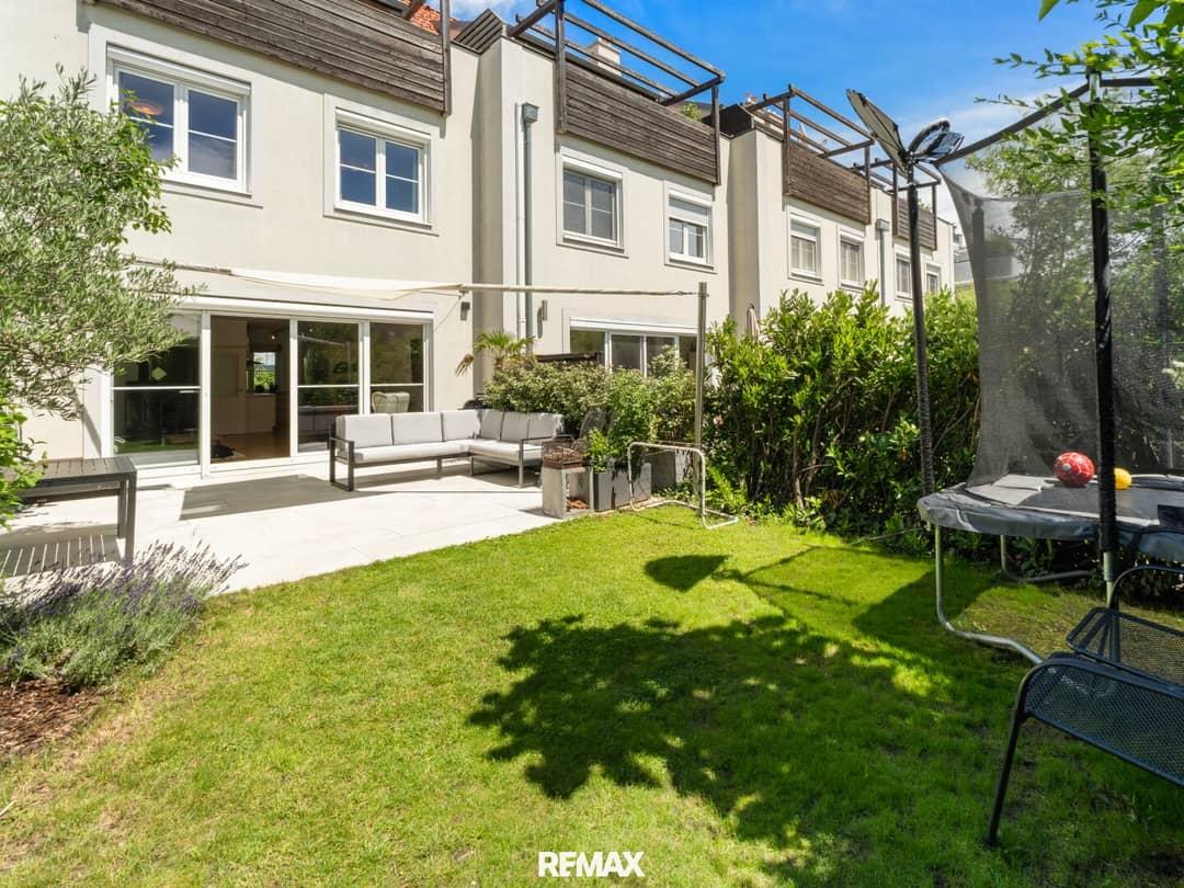 Townhouse with Roof Terrace Garden and Panoramic View