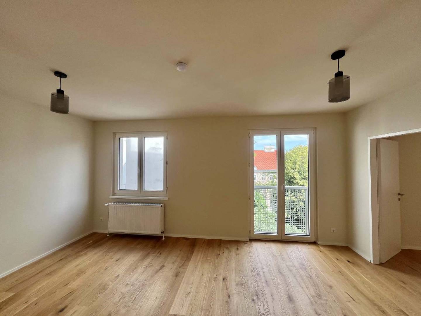 Renovated 2.5 Room Apartment with Parquet and Courtyard View