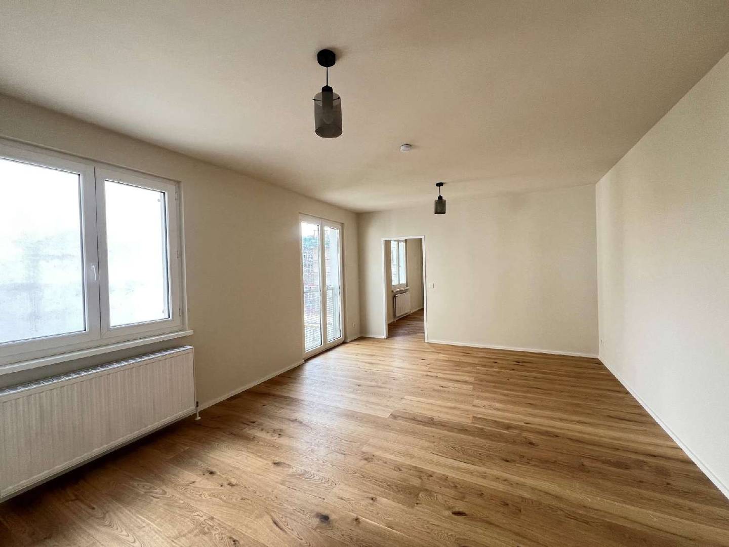 Renovated 2.5 Room Apartment with Parquet and Courtyard View