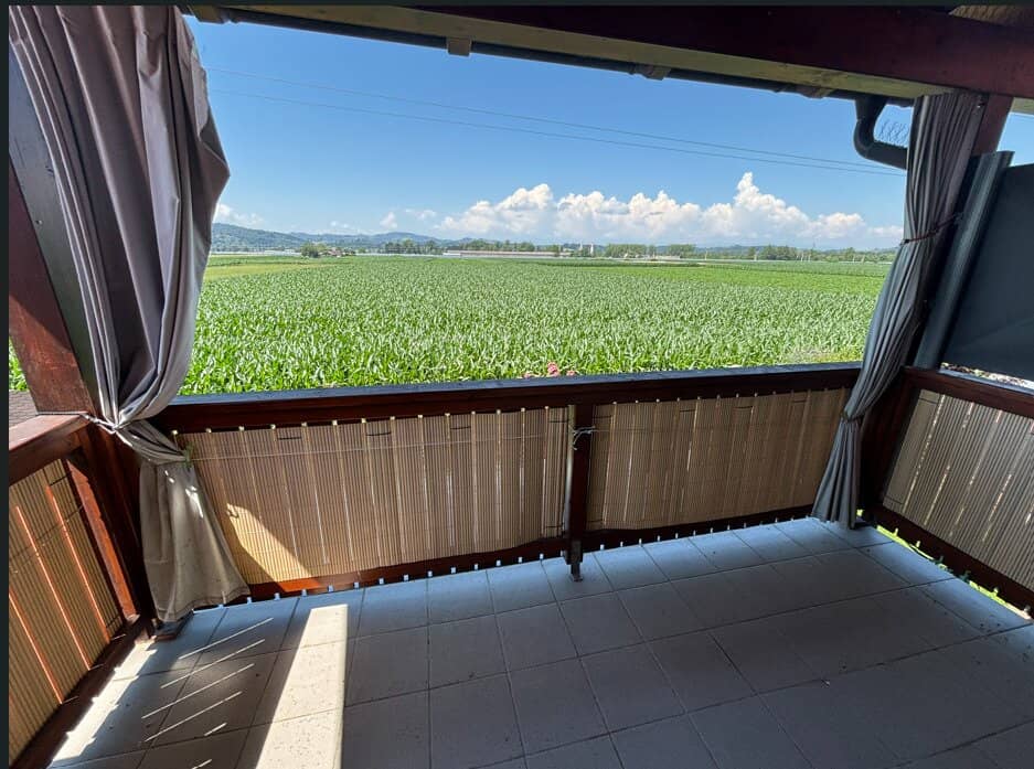 Bright Maisonette Apartment with Balcony and Green View
