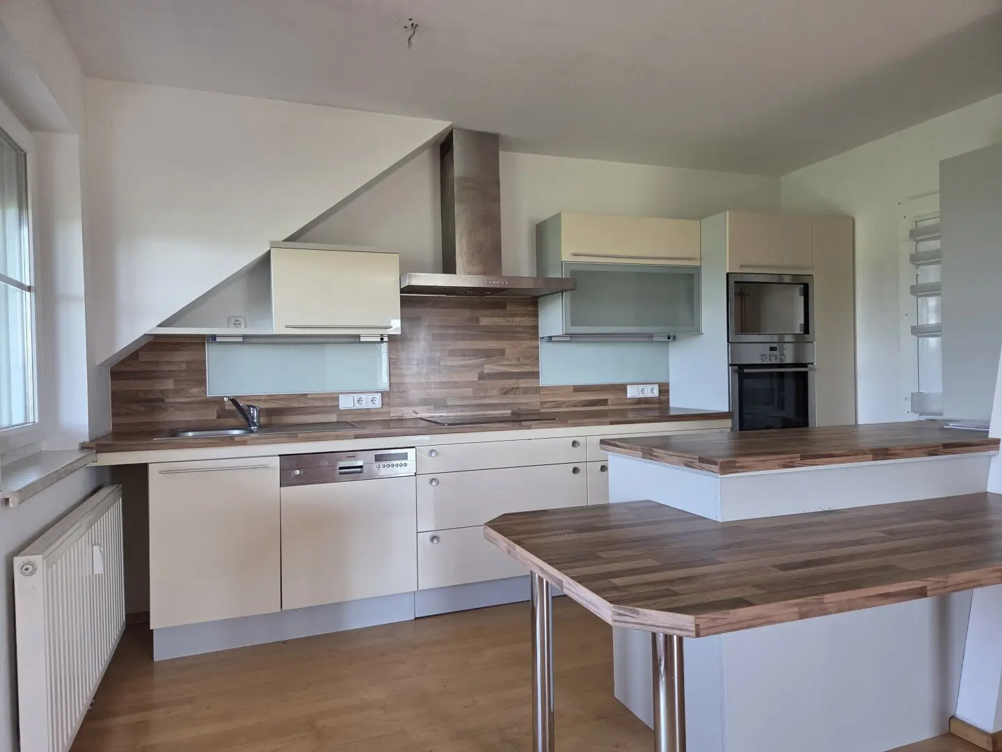 Helle Maisonettewohnung mit Balkon und Grünblick