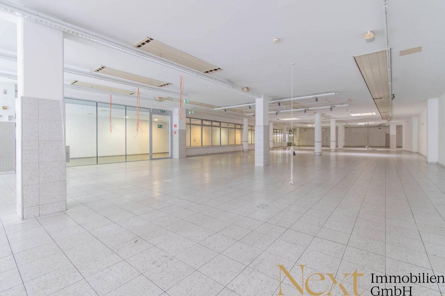 Spacious commercial space with approx. 849 m² in Linz city center location near Landstraße for rent