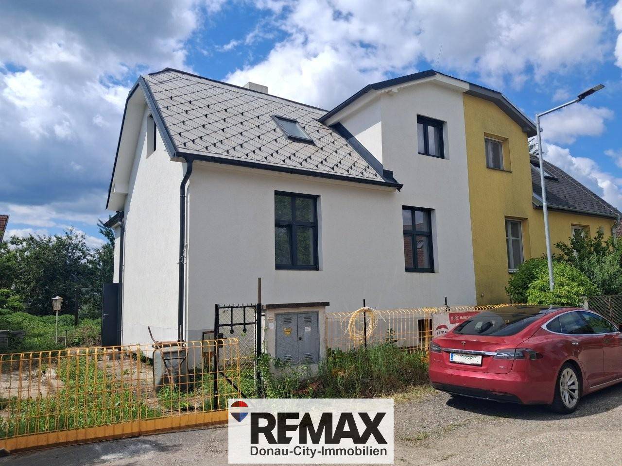 Teilsaniertes Haus mit Garten und Dachterrasse