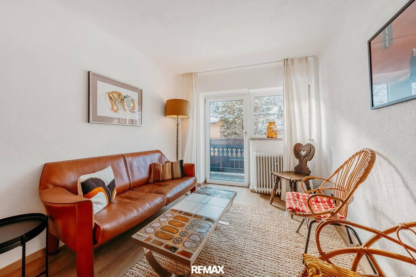 Holiday apartment with south balcony and ski in ski out