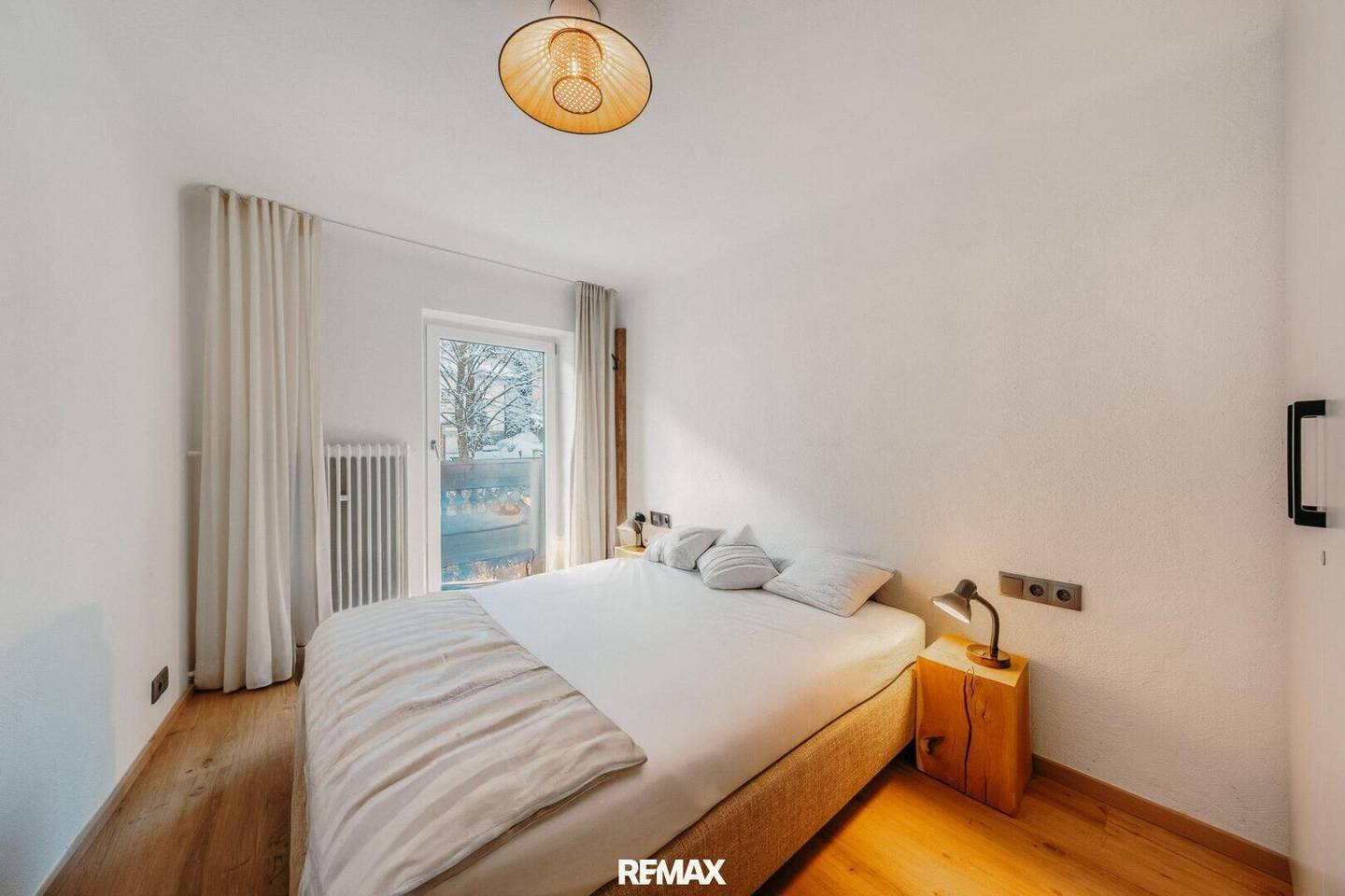 Holiday apartment with south balcony and ski in ski out