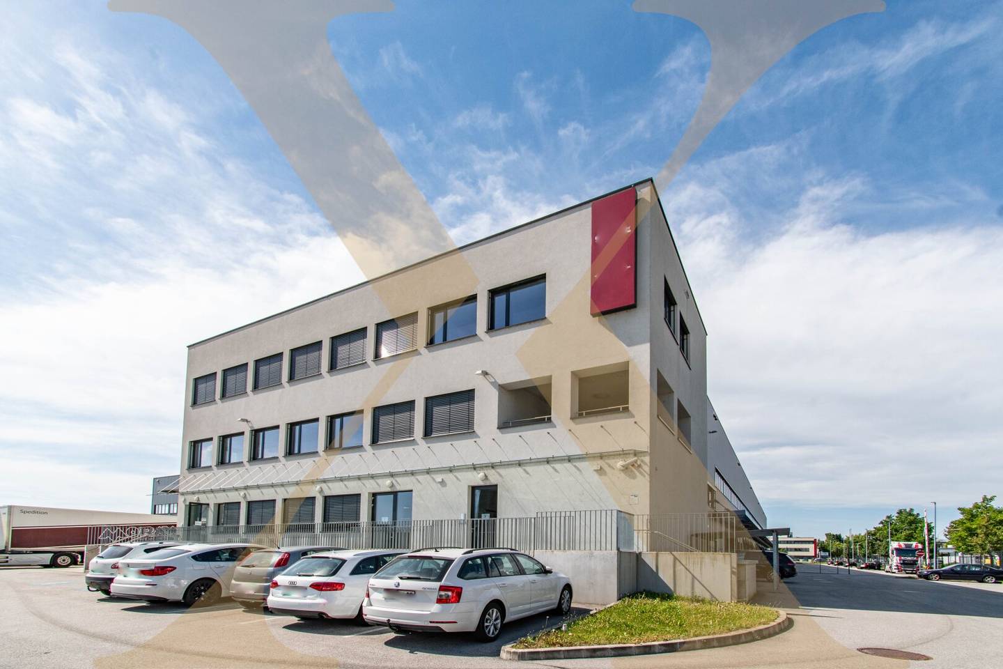 Attractive office space with approximately 250 parking spaces and spacious outdoor areas in the Leonding industrial area for rent