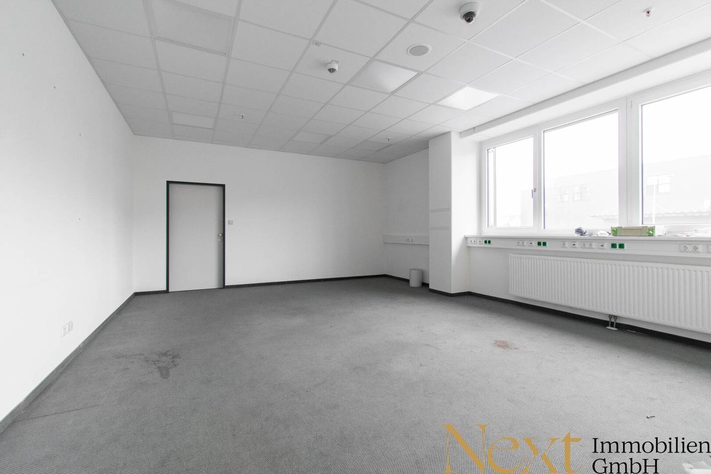 Attractive office space with approximately 250 parking spaces and spacious outdoor areas in the Leonding industrial area for rent