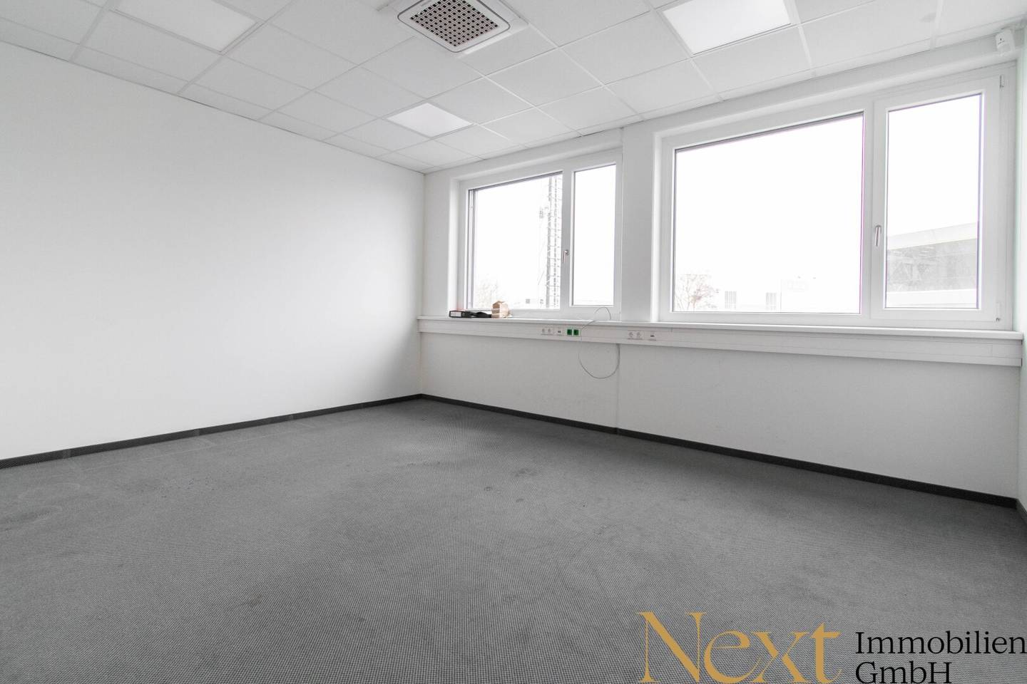 Attractive office space with approximately 250 parking spaces and spacious outdoor areas in the Leonding industrial area for rent