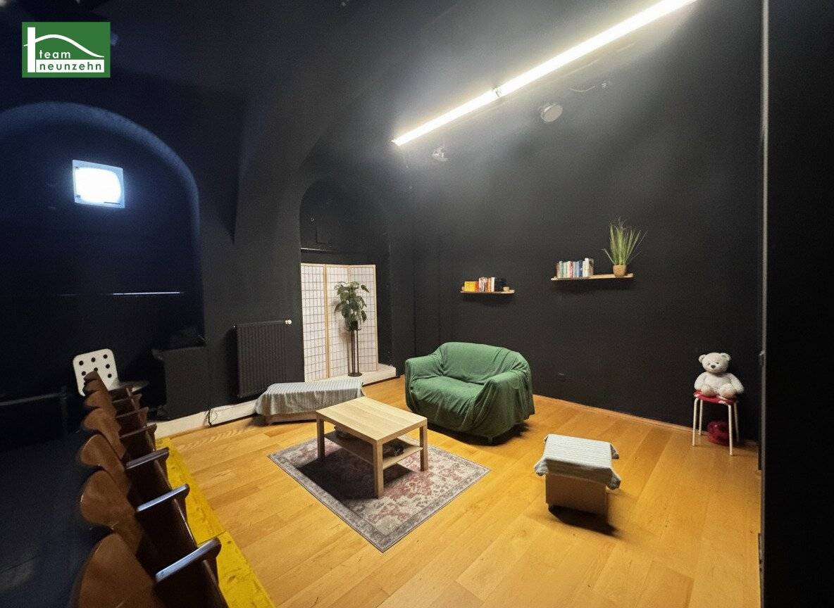 Work with Atmosphere: Historic gem with mid-century flair
