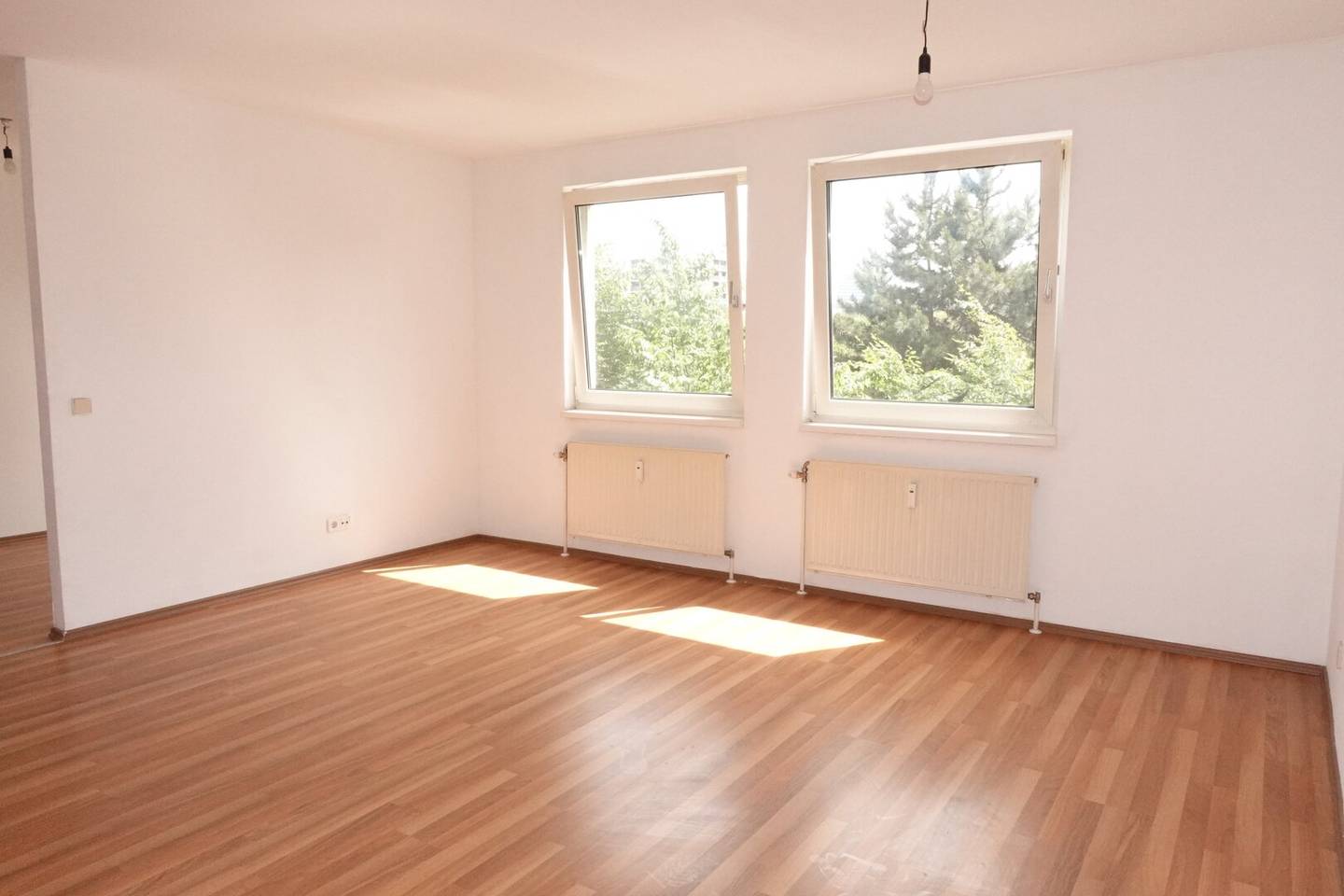 Helle Neubauwohnung mit Parkblick und Abstellraum