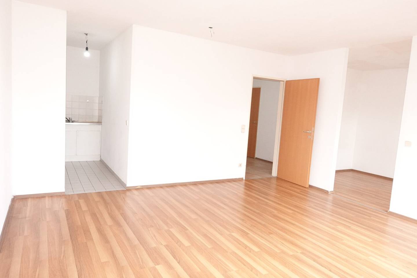 Helle Neubauwohnung mit Parkblick und Abstellraum