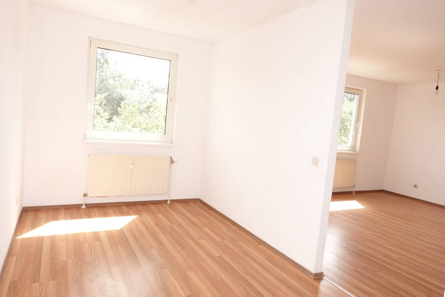 Helle Neubauwohnung mit Parkblick und Abstellraum
