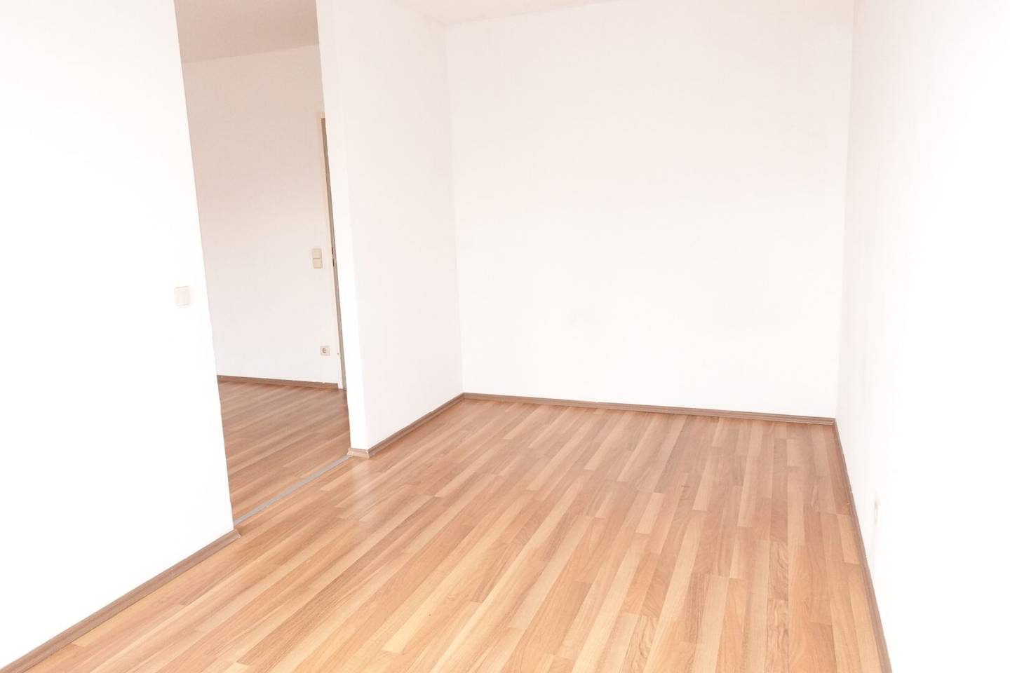 Helle Neubauwohnung mit Parkblick und Abstellraum