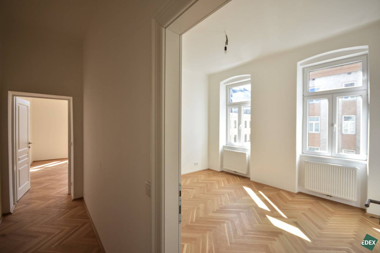 Renovated Altbau Apartment with Open Kitchen near Kongresspark