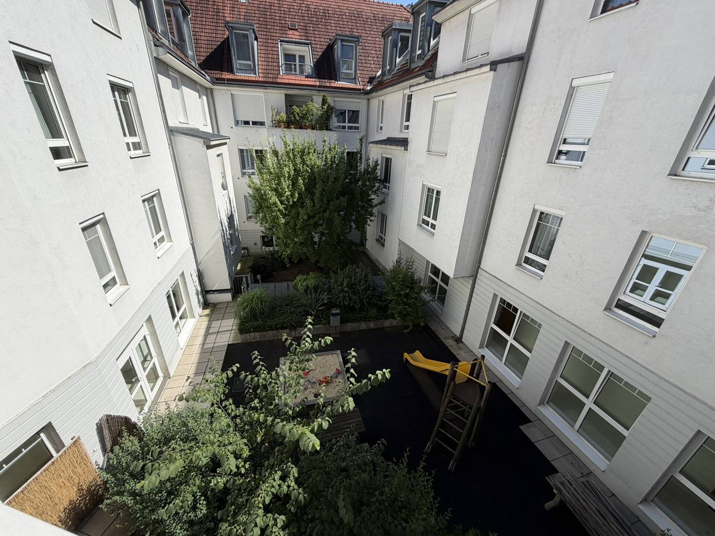 Ruhige 2 Zimmer Wohnung mit Loggia und Lift
