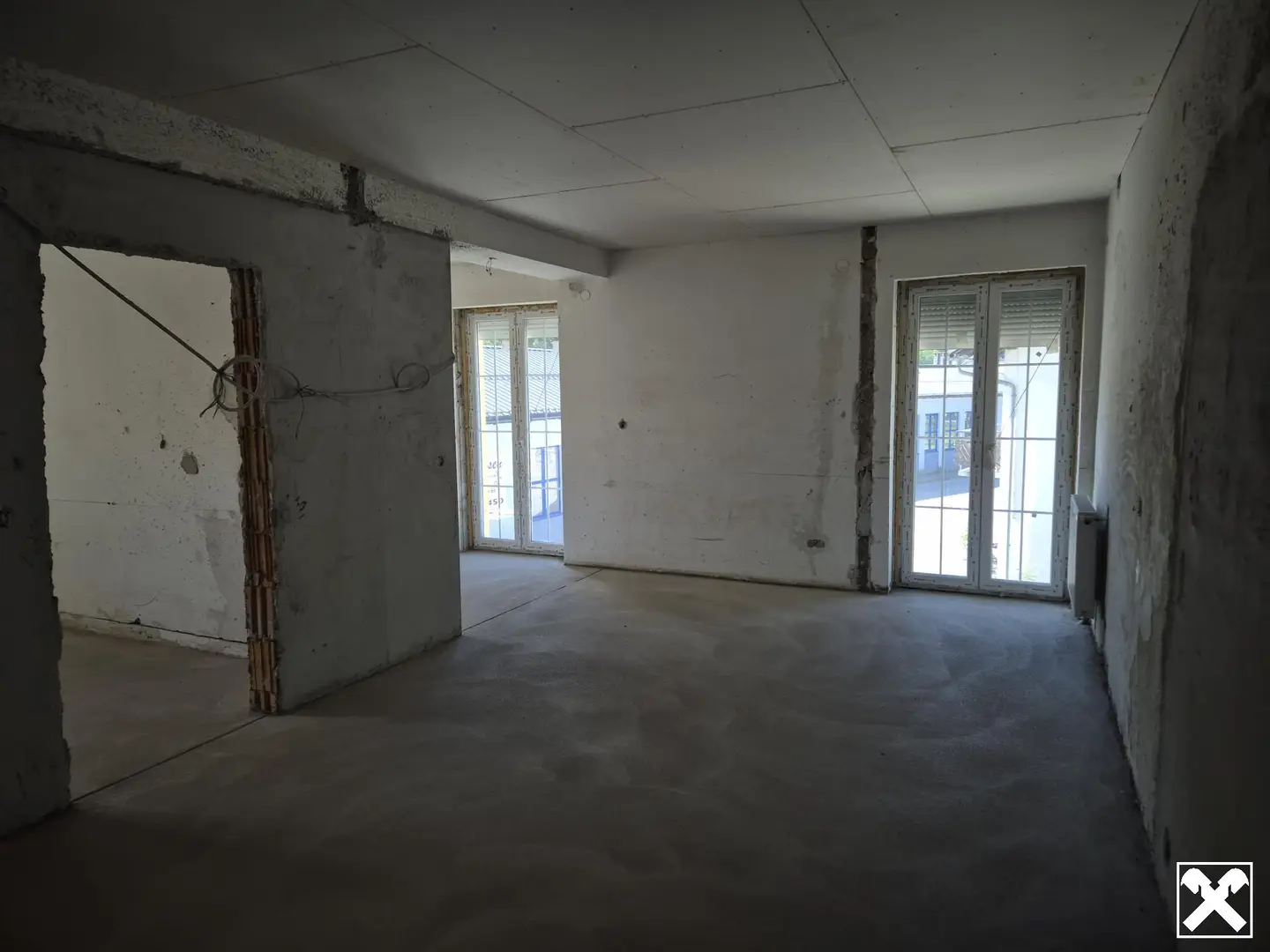 Historic apartment with balcony and parking