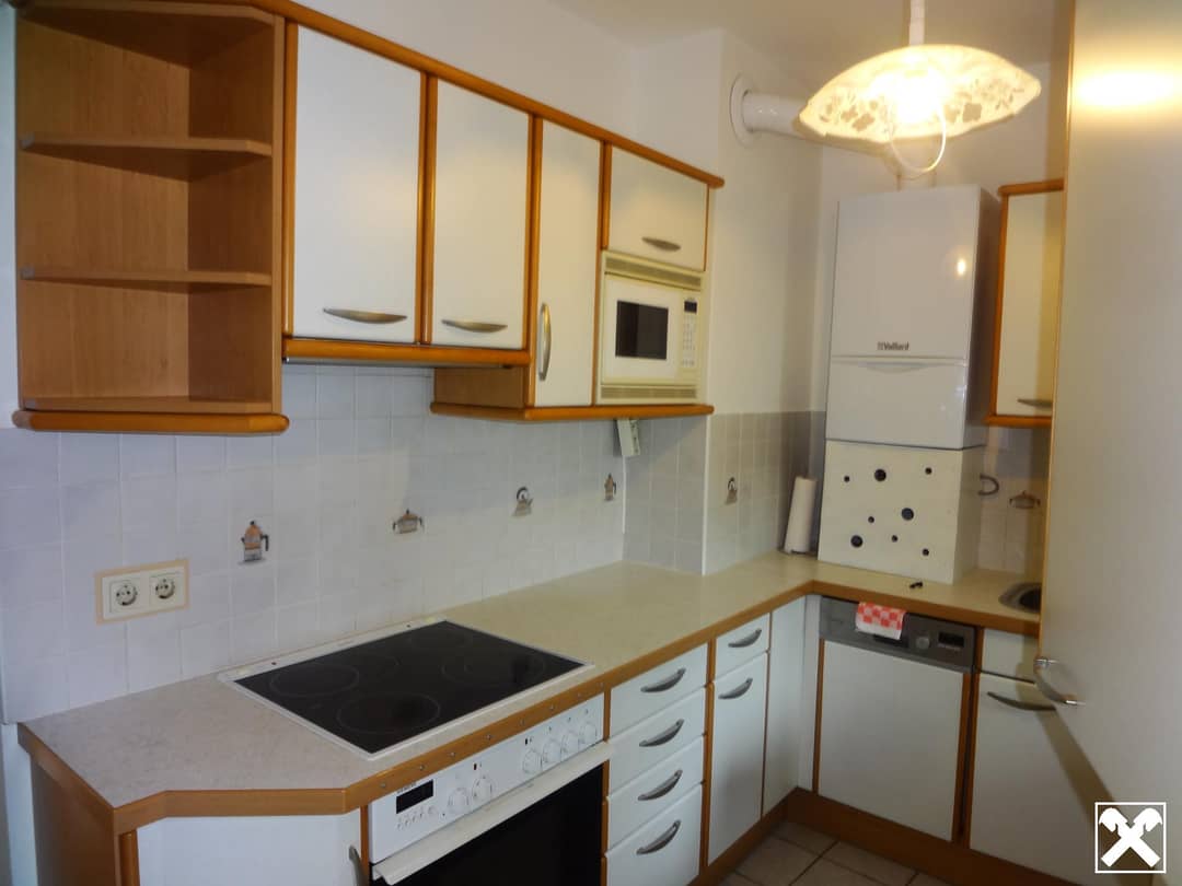 Well maintained 2 room apartment with fitted kitchen
