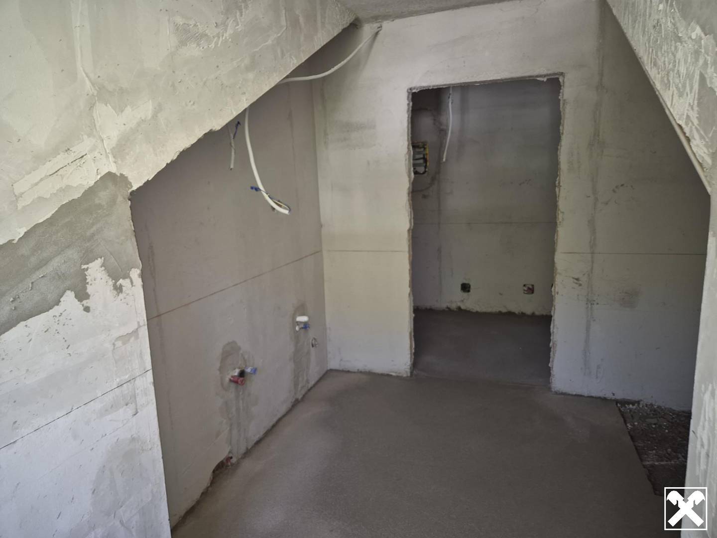 Historische Altbauwohnung mit Balkon und Parkplatz