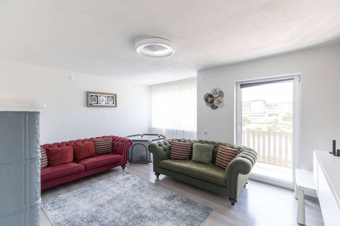 Einfamilienhaus mit Balkon Terrasse und Garten
