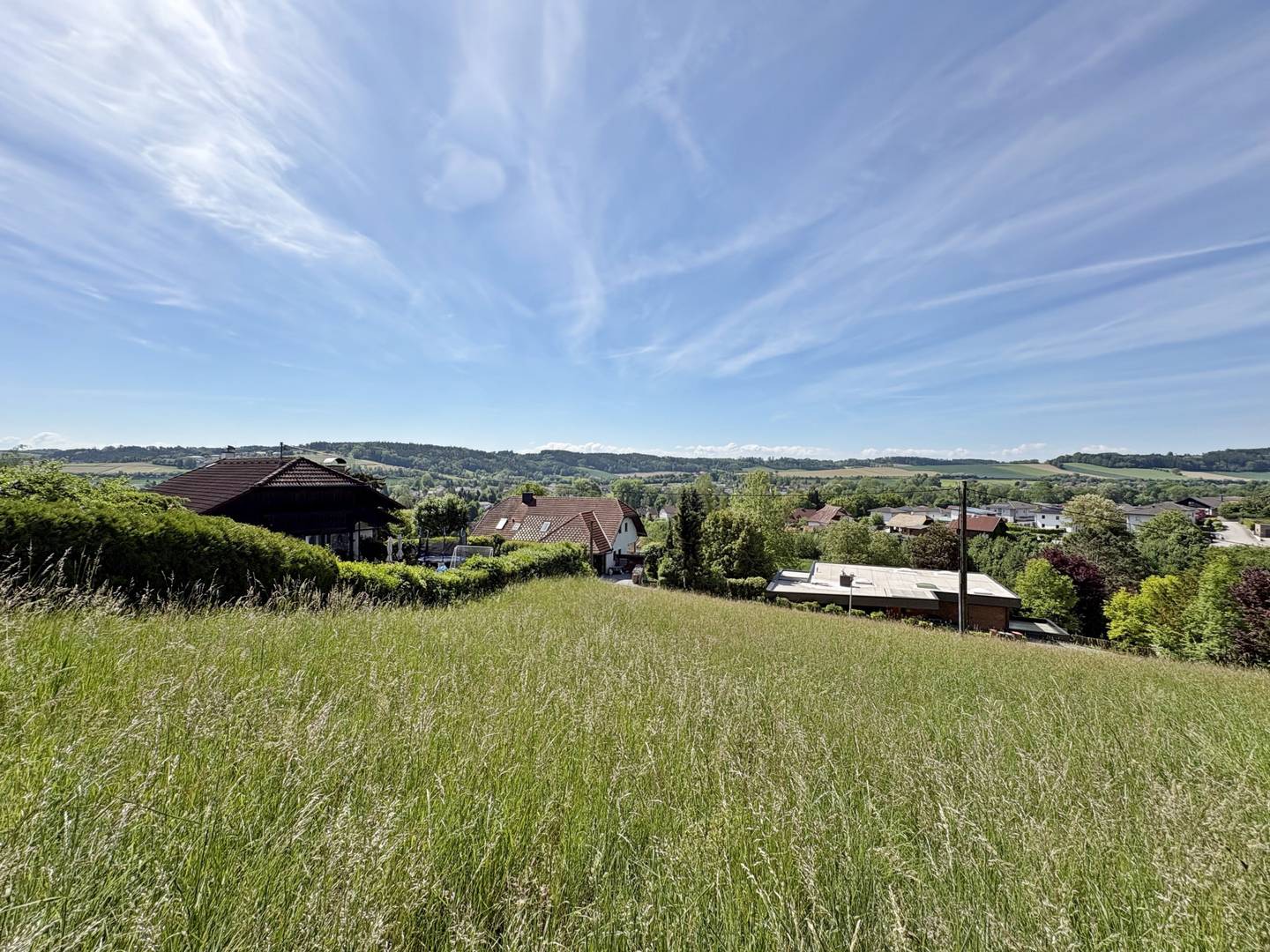 Baugrundstück mit Landschaftsblick in ruhiger Sackgasse