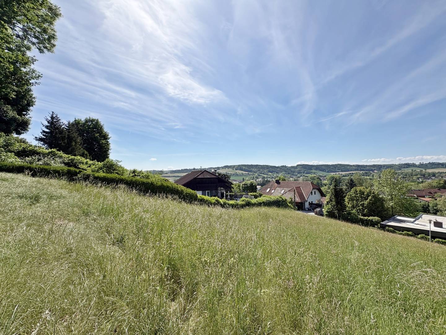 Baugrundstück mit Landschaftsblick in ruhiger Sackgasse