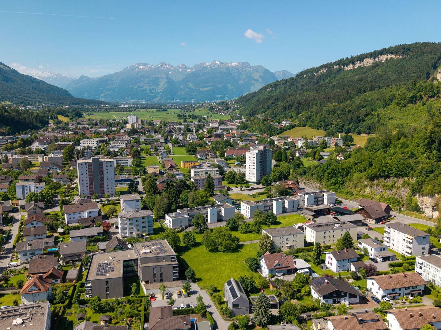 Sonniges Grundstück in bester Infrastruktur