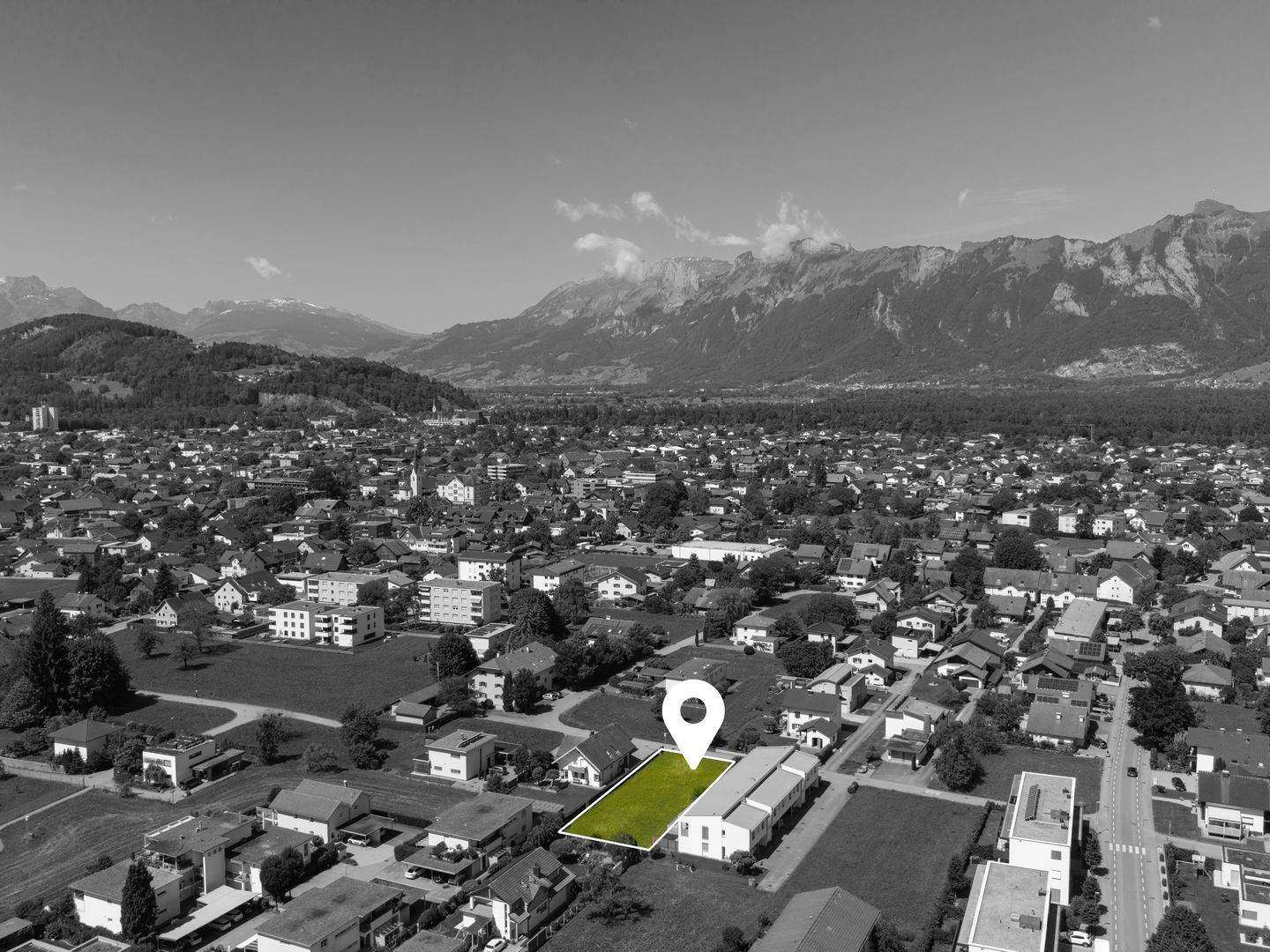 Sonniges teilbares Baugrundstück mit guter Infrastruktur