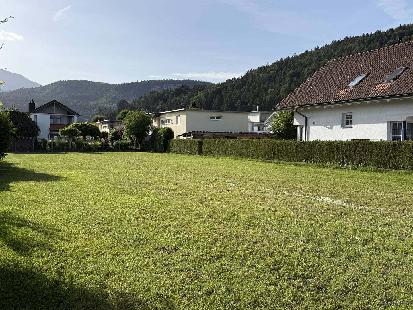 Sonniges teilbares Baugrundstück mit guter Infrastruktur