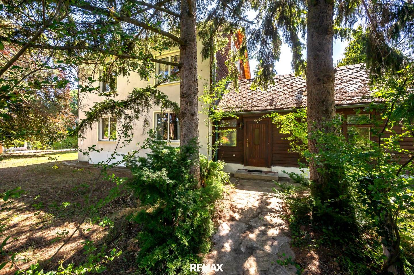Einfamilienhaus mit Garten und Kamin in ruhiger Lage