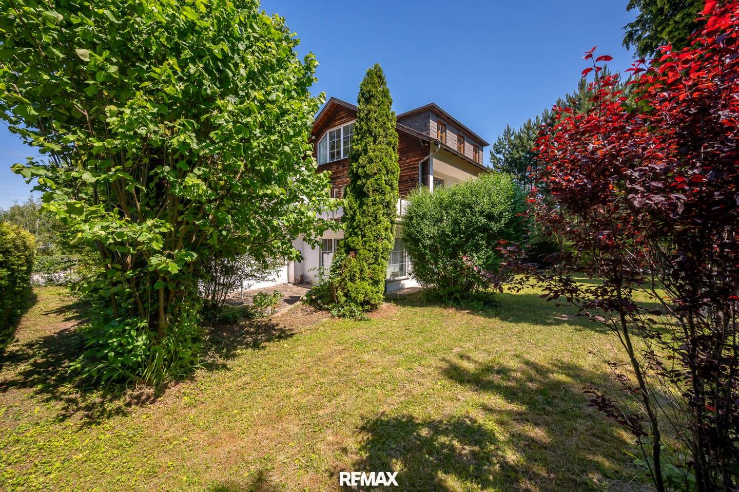 Einfamilienhaus mit Garten und Kamin in ruhiger Lage