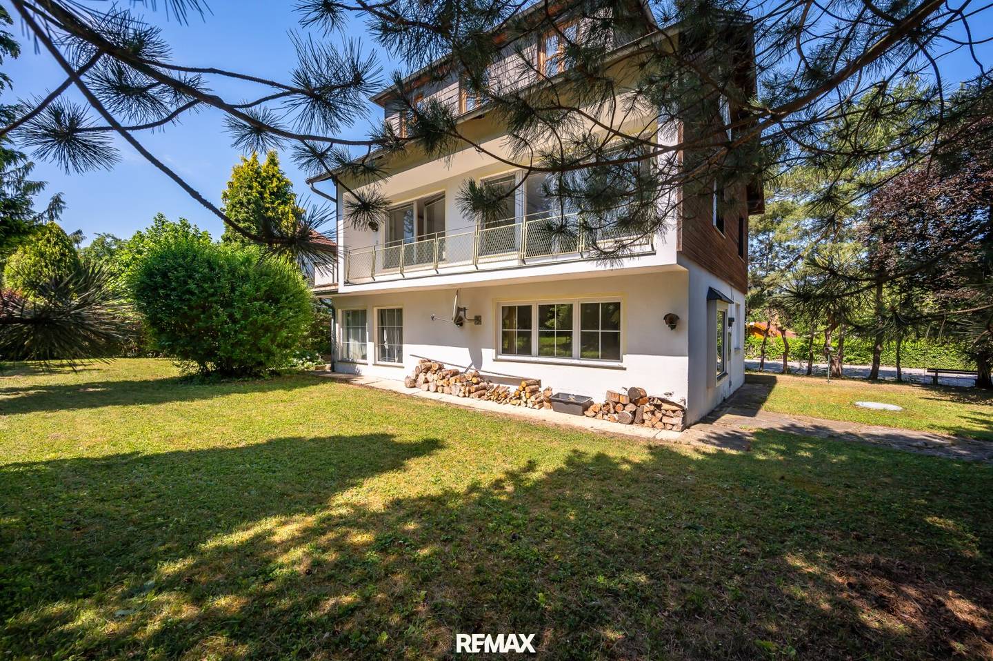 Einfamilienhaus mit Garten und Kamin in ruhiger Lage