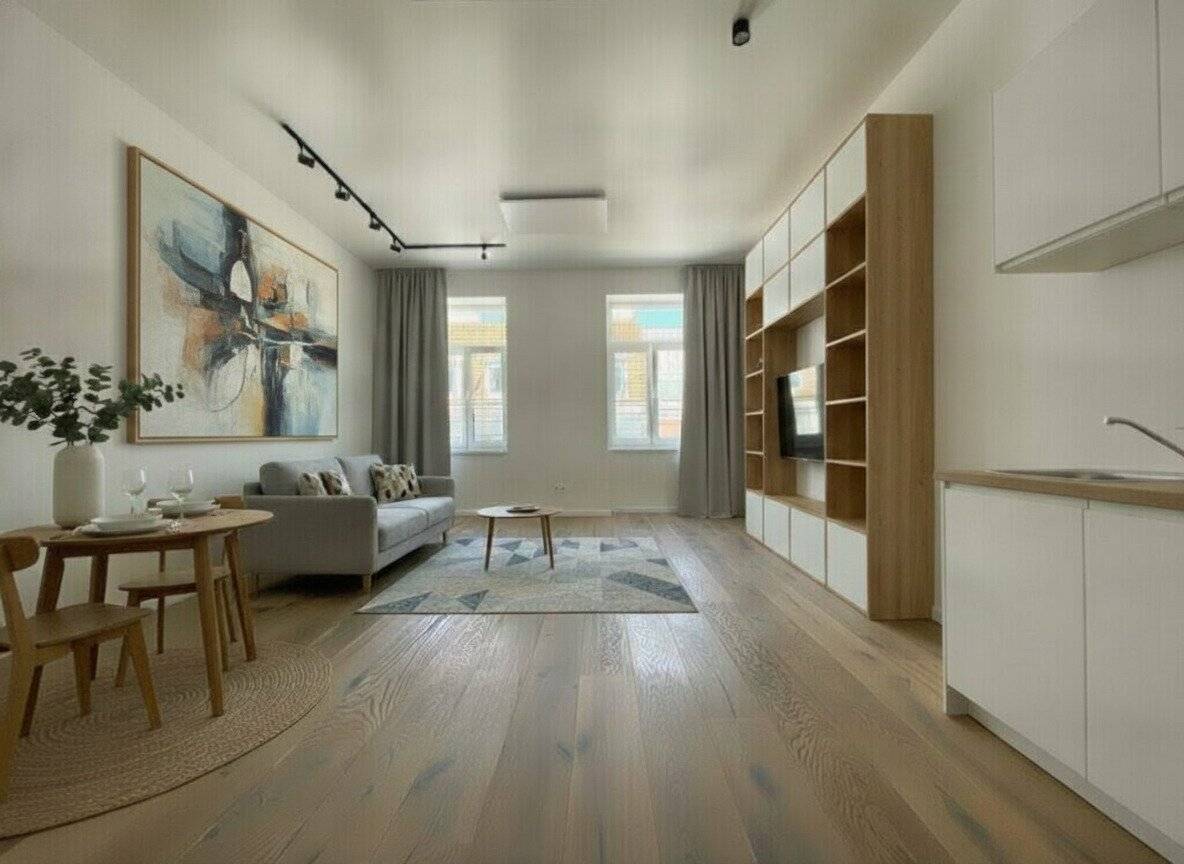 Newly renovated garconniere opposite the park centrally located in the 17th district